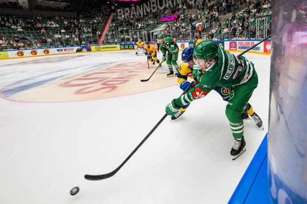 261006 Fredrik Olofsson of Rögle during the CHL game between Rögle and Davos on October 6, 2026 in Ängelholm. Photo by Niclas Jönsson, BILDBYRAN COP 273 NO0449. ice hockey, CHL, Champions Hockey League, Rögle, Davos, Rögle BBENG. ice hockey, CHL, Champions Hockey League, Rögle, Davos, Rögle BBENG.  Copyright: NICLASxJÖNSSON BB261006NO050