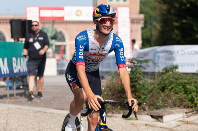 IPA89374880 - Giulio Pellizzari, RED BULL-BORA-HANSGROHE, at the start of the 2026 Tre Valli Varesine in Busto Arsizio, Italy, on October 6, 2026  Copyright: xSilviaxColombo IPAxSportx xx IPA89374880