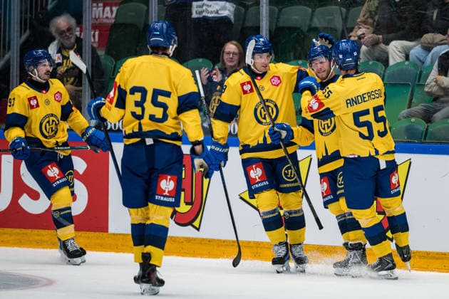 October 6, 2026: Adam Tambellini and Enzo Corvi of Davos celebrate after scoring the 3-1 goal during the CHL game between Rögle and Davos on October 6, 2026 in Ängelholm. Photo by Niclas Jönsson, BILDBYRAN COP 273 NO0449. ice hockey, CHL, Champions Hockey League, Rögle, Davos, Rögle BBeng, cheering, celebrates  Copyright: NICLASxJÖNSSON BB261006NO058