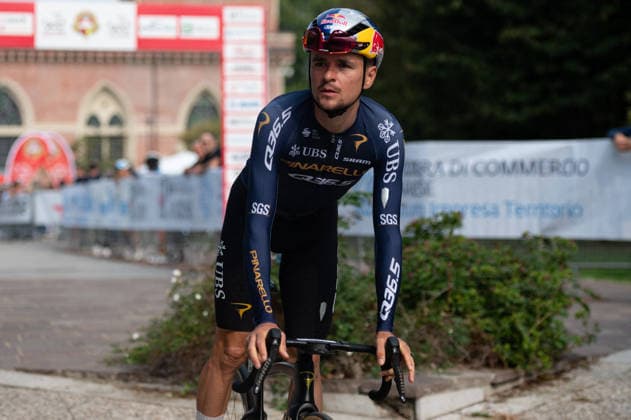 CYCLING - Road cycling, Rad, Radsport, Strasse - Tre Valli Varesine Photo by IPA ABACAPRESS.COM89376797 - Tom Pidcock, PINARELLO Q36.5 PRO CYCLING TEAM, at the start of the 2026 Tre Valli Varesine in Busto Arsizio, Italy, on October 6, 2026 Varese Italy  Copyright: xIPAxSport ABACAx
