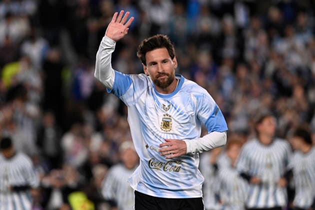 BUENOS AIRES, ARGENTINA - OCTOBER 06: Lionel Messi of Argentina waves to fans during the International Friendly, Länderspiel, Nationalmannschaft match between Argentina and Benin at Estadio Mas Monumental on October 06, 2026 in Buenos Aires, Argentina. Photo by SFSI Argentina national team, Nationalteam v Benin Copyright: xSFSIx