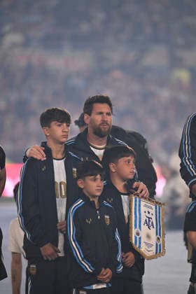 BUENOS AIRES, ARGENTINA - OCTOBER 06: Lionel Messi of Argentina stands on the pitch with his children, Thiago, Mateo, and Ciro, prior to an International Friendly, Länderspiel, Nationalmannschaft match between Argentina and Benin at the Estadio Monumental on October 06, 2026 in Buenos Aires, Argentina. The match marks Messi s 208th and final international appearance for his country. Photo by SFSI Argentina national team, Nationalteam v Benin Copyright: xSFSIx