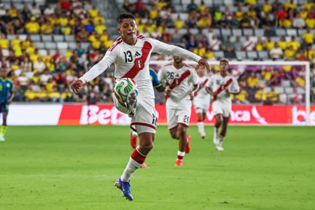 MIAMI, FL - OCTOBER 06: Marco Huaman 3 of Peru controls a ball during an International Friendly, Länderspiel, Nationalmannschaft soccer match between Colombia and Peru at NU Stadium on October 06, 2026 in Miami, Florida.(Photo by Chris Arjoon Icon Sportswire) SOCCER: OCT 06 Colombia vs Peru EDITORIAL USE ONLY Icon2610060000004
