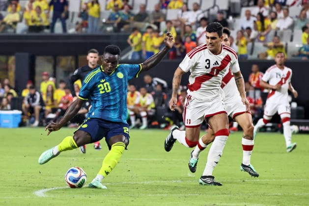 MIAMI, FL - OCTOBER 06: Kevin Viveros 20 of Colombia shoots on goal during an International Friendly, Länderspiel, Nationalmannschaft soccer match between Colombia and Peru at NU Stadium on October 06, 2026 in Miami, Florida.(Photo by Chris Arjoon Icon Sportswire) SOCCER: OCT 06 Colombia vs Peru EDITORIAL USE ONLY Icon2610060000012