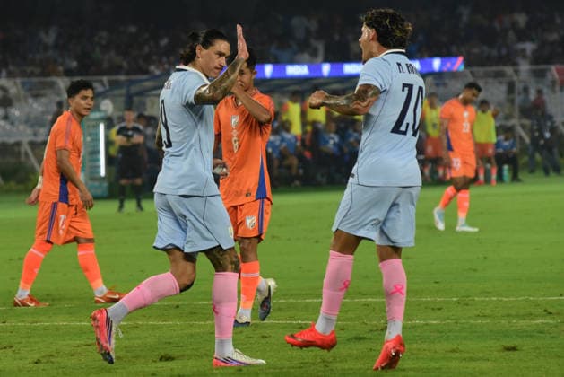 India v Uruguay - FIFA International Friendly, Länderspiel, Nationalmannschaft Match Uruguay s 9 Darwin celebrates with team member Maximiliano after scoring a goal during the international friendly football match between India and Uruguay at the Vivekananda Yuba Bharati Krirangan in Kolkata, India, on October 6, 2026. Kolkata India  Copyright: xDebajyotixChakrabortyx originalFilename:chakraborty-notitle261006_npOti.jpg