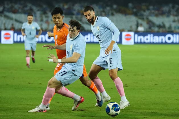 India v Uruguay - FIFA International Friendly, Länderspiel, Nationalmannschaft Match Federico Vinas and Rodrigo Bentancur of Uruguay during the India football friendly 2026 match between India and Uruguay at the Vivekananda Yuba Bharati Krirangan (VYBK) Stadium in Kolkata, India, on October 6, 2026. KOLKATA West Bengal India  Copyright: xShubhajitxRoyxKarmakarx originalFilename:roykarmakar-indiavsu261006_npg6U.jpg