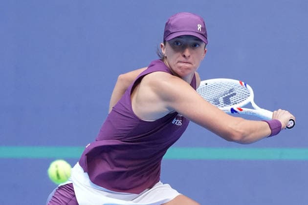 (261007) -- BEIJING, Oct. 7, 2026 -- Iga Swiatek hits a return during the women s singles fourth round match between Iga Swiatek of Poland and Iva Jovic of the United States at 2026 China Open tennis tournament in Beijing, China, Oct. 7, 2026. ) (SP)CHINA-BEIJING-TENNIS-CHINA OPEN-WOMEN S SINGLES (CN) JuxHuanzong 