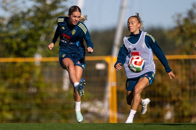 October 7, 2026: Hanna Lundkvist and Hanna Bennison of the Swedish women’s national soccer team during a training session on October 7, 2026 in Stockholm. Photo by Emma Wallskog, BILDBYRAN, code EW EW0716: soccer, football, fotball, World Cup qualifiers, FIFA Women’s World Cup qualifiers, training, Sweden, women’s soccer, bbeng  Copyright: EMMAxWALLSKOG BB261007EW054