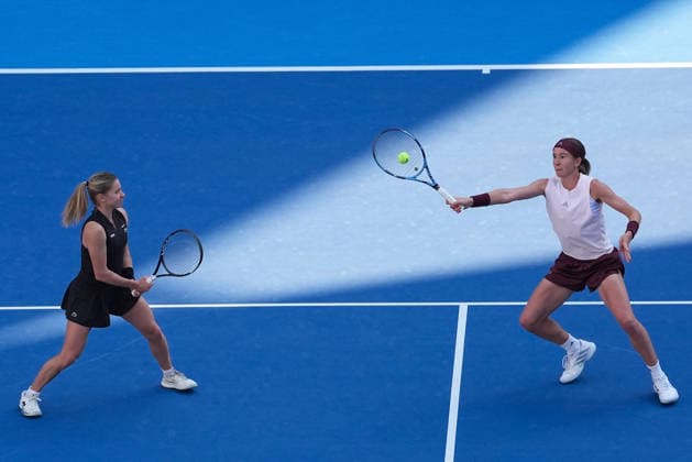 (261007) -- BEIJING, Oct. 7, 2026 -- Nikola Bartunkova(R) Maja Chwalinska compete during the women s doubles round of 16 match between Katerina Siniakova(the Cezch Republic) Zhang Shuai(China) and Nikola Bartunkova(the Cezch Republic) Maja Chwalinska(Poland) at 2026 China Open tennis tournament in Beijing, China, Oct. 7, 2026. ) (SP)CHINA-BEIJING-TENNIS-CHINA OPEN-WOMEN S DOUBLES (CN) JuxHuanzong 