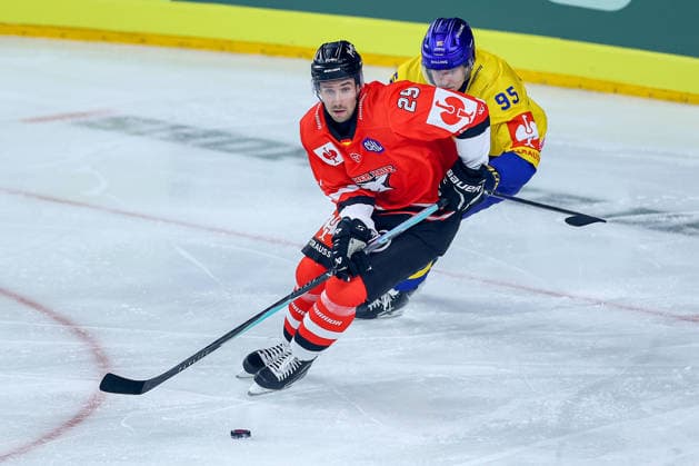 October 7, 2026, Ice Hockey, CHL, Kölner Haie vs. Blue Fox Herning, Champions Hockey League 2026–27, Matchday 5, 2026–27 Season, Lanxess Arena, Cologne; Tim Fleischer of the Kölner Haie 29 in a battle against Artturi Mikael Toivola of Blue Fox Herning 95; North Rhine-Westphalia, Germany