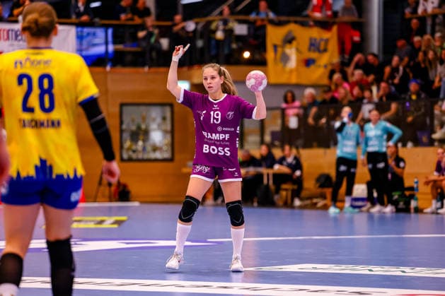 Johanna Farkas of TusSies Metzingen, 19, gives instructions, gestures, with the ball, GER, HC Leipzig vs. TusSies Metzingen, handball, ALSCO Women s Handball Bundesliga, Matchday 5, 2026–2027 season, October 7, 2026, GER, HC Leipzig vs. TusSies Metzingen, handball, ALSCO Women’s Handball Bundesliga, Matchday 5, 2026–2027 season, October 7, 2026, Markranstädt Copyright: xEibner-Pressefoto LauraxRoemerx EP_LRR
