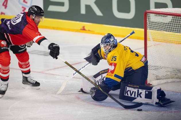 CHL Cologne Sharks vs. Herning Blue Fox, Cologne, October 7, 2026 Marcel Noebels, Kölner Haie, forward, 92 Janis Fecers, Herning Blue Fox, goaltender, 35 CHL Kölner Haie vs. Herning Blue Fox on October 7, 2026, at the Lanxess Arena in Cologne, Germany Copyright: xBEAUTIFULxSPORTS AndreasxDickx