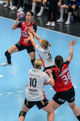 Luca Csikos, Thuringer HC, 05, Maxi Muehlner, HSG Blomberg Lippe, 10, Marcela Arounian, Thueringer HC, 36 GER, Thueringer HC vs. HSG Blomberg Lippe, Handball, Alsco Women’s Handball Bundesliga, 2026–2027 season, Matchday 5, Sunday, 7:30 p.m., October 7, 2026 GER, Thuringer HC vs. HSG Blomberg Lippe, Handball, Alsco Women’s Handball Bundesliga, 2026–2027 season, Matchday 5, Sunday, 7:30 p.m., October 7, 2026, Bad Langensalza Copyright: xMartinxHerbstx
