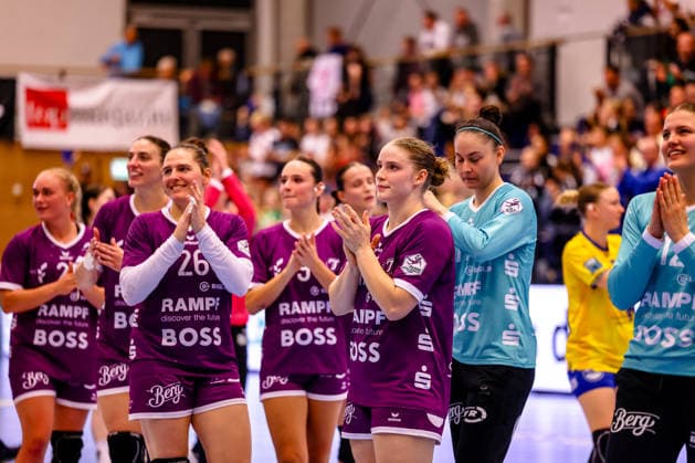 Charlotte Kaehr, TusSies Metzingen, 17, and the team celebrating their victory, GER, HC Leipzig vs. TusSies Metzingen, Handball, ALSCO Women s Handball Bundesliga, Matchday 5, 2026–2027 season, October 7, 2026, GER, HC Leipzig vs. TusSies Metzingen, Handball, ALSCO Women’s Handball Bundesliga, Matchday 5, 2026–2027 season, October 7, 2026, Markranstädt Copyright: xEibner-Pressefoto LauraxRoemerx EP_LRR