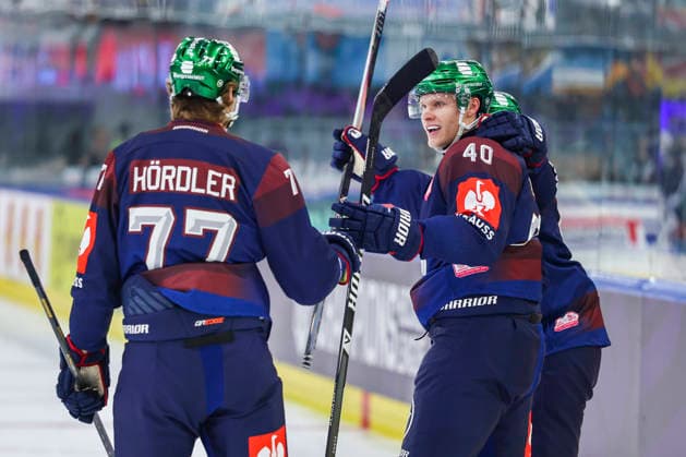 Ice hockey, Eishockey - CHL, EC RBS vs Berlin SALZBURG,AUSTRIA,07.OCT.26 - ICE HOCKEY - CHL, Champions Hockey League, group stage, EC Red Bull Salzburg vs Eisbaeren Berlin. Image shows the rejoicing of scorer Korbinian Geibel (Berlin).  GEPAxpictures xDavidxGeieregger