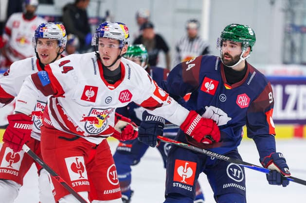 Ice hockey, Eishockey - CHL, EC RBS vs Berlin SALZBURG,AUSTRIA,07.OCT.26 - ICE HOCKEY - CHL, Champions Hockey League, group stage, EC Red Bull Salzburg vs Eisbaeren Berlin. Image shows Olivier Galipeau (EC RBS) and Liam Kirk (Berlin).  GEPAxpictures xDavidxGeieregger