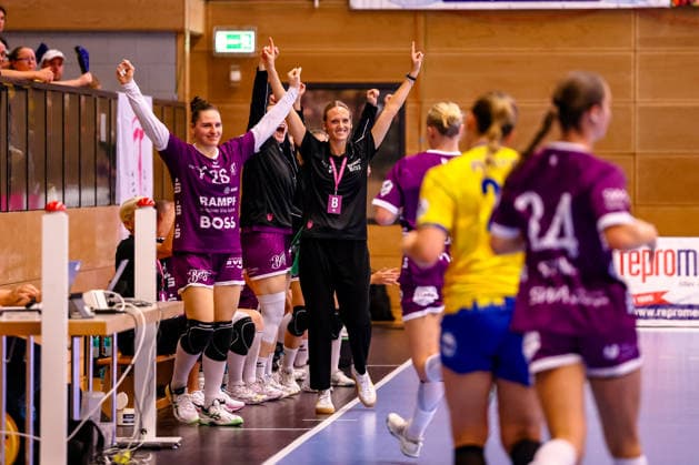 Miriam Hirsch (TusSies Metzingen), coach, and Svenja Huebner (TusSies Metzingen), 26, celebrating, goal celebration, cheering after a goal, GER, HC Leipzig vs. TusSies Metzingen, Handball, ALSCO Women’s Handball Bundesliga, Matchday 5, 2026–2027 season, October 7, 2026, GER, HC Leipzig vs. TusSies Metzingen, Handball, ALSCO Women’s Handball Bundesliga, Matchday 5, 2026–2027 season, October 7, 2026, Markranstädt Copyright: xEibner-Pressefoto LauraxRoemerx EP_LRR