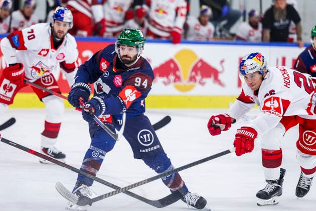Ice hockey, Eishockey - CHL, EC RBS vs Berlin SALZBURG,AUSTRIA,07.OCT.26 - ICE HOCKEY - CHL, Champions Hockey League, group stage, EC Red Bull Salzburg vs Eisbaeren Berlin. Image shows Liam Kirk (Berlin) and Peter Hochkofler (EC RBS).  GEPAxpictures xDavidxGeieregger