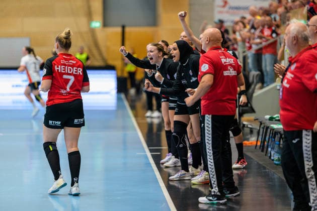 Lotta Heider of Thueringer HC, No. 07, is cheered on by her teammates. GER, Thueringer HC vs. HSG Blomberg Lippe, Handball, Alsco Women s Handball Bundesliga, 2026–2027 season, Matchday 5, Sunday, 7:30 p.m., October 7, 2026 GER, Thuringer HC vs. HSG Blomberg Lippe, Handball, Alsco Women’s Handball Bundesliga, 2026–2027 season, Matchday 5, Sunday, 7:30 p.m., October 7, 2026, Bad Langensalza Copyright: xMartinxHerbstx