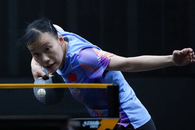 (261008) -- BEIJING, Oct. 8, 2026 -- Shi Xunyao of China serves during the women s singles round of 16 match between Wang Manyu of China and Shi Xunyao of China at 2026 World Table tennis, Tischtennis (WTT) China Smash in Beijing, China, Oct. 8, 2026. ) (SP)CHINA-BEIJING-TABLE TENNIS-WTT-CHINA SMASH-WOMEN S SINGLES (CN) JuxHuanzong 