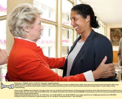 Football, Women's Football, Steffi Jones receives the Dr Gabriele Stecker Award