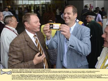 Cycling, Tour de France, organisers are welcomed at the start in Luettich