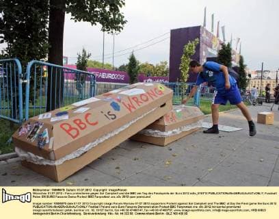 Football, EURO 2012, Fan protest against BBC travel warning