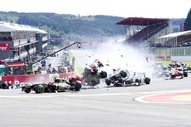 Motorsport, Formula 1, Belgian GP, Heavy crash after the start