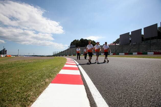 Motorsport, Formula 1, GP Japan, track inspection