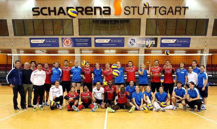 Football, VfB footballers train together with Allianz MTV Stuttgart volleyball players