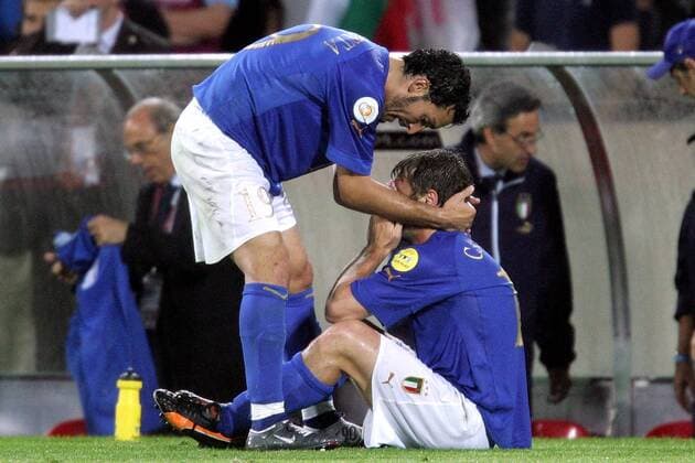 Football, Euro 2004, Group C, Italy - Bulgaria 2:1 - Italy in the valley of tears