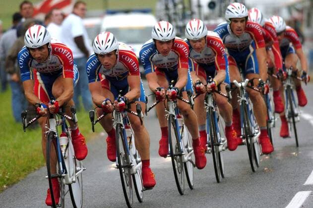 Cycling, Tour de France, team time trial - Armstrong takes the yellow jersey