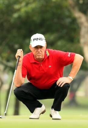 Golf, Miguel Angel Jimenez wins the UBS Hong Kong Open