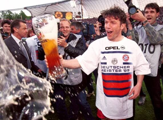 Football, The Champion Ritual: Highlights from the History of the Beer Shower