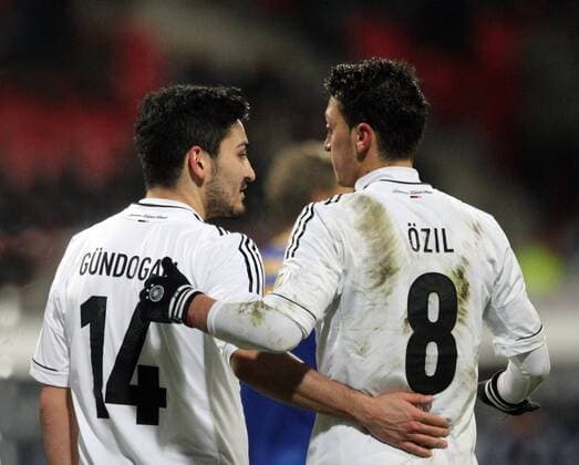 Football, Twitter breakdown of Mesut Özil and Ilkay Gündogan