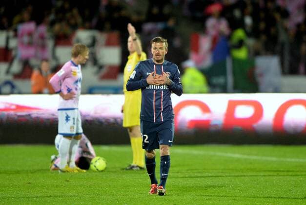Football, France, PSG - Beckham receives red card