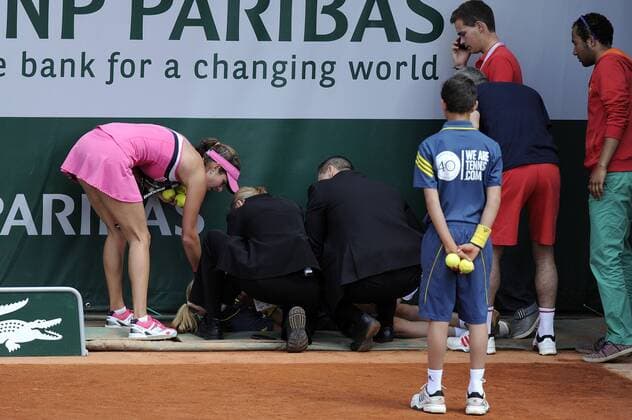 Tennis, French Open, Ball girl collapses during match by Julia Goerges