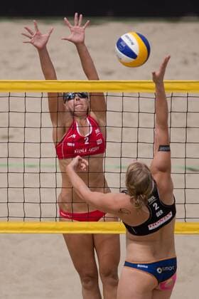 Beach Volleyball, World Championships in Stare Jablonki, Buethe Borger win semi-finals