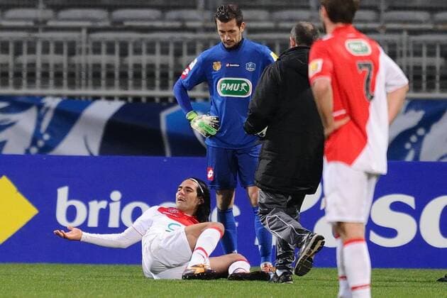 Football, France, Radamel Falcao suffers cruciate ligament rupture