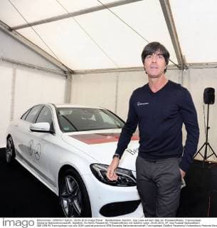 Football, Pk with national coach Joachim Loew at training camp South Tyrol