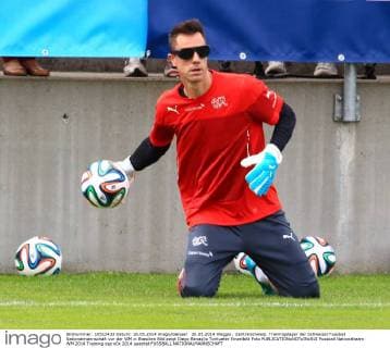 Football, Swiss national team, training with sunglasses