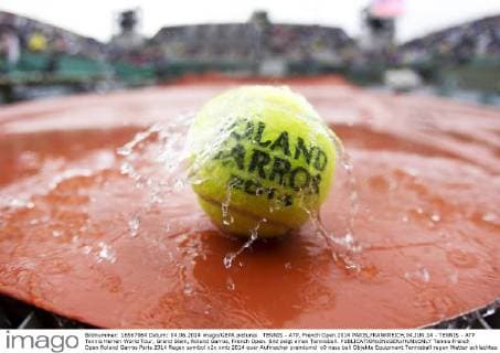 Tennis, French Open, Heavy rain causes break in play