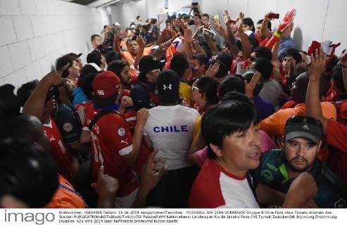 FIFA World Cup 2014, Chilean fans storm the press centre of the Maracana stadium