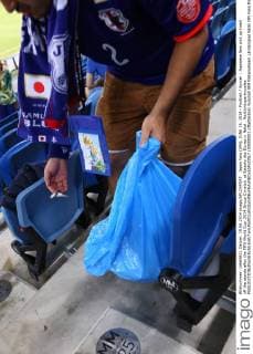 FIFA World Cup 2014, Japan - Greece, Japanese fans collect rubbish