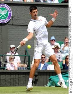 Tennis, Wimbledon, Novak Djokovic victorious against Gilles Simon despite injury