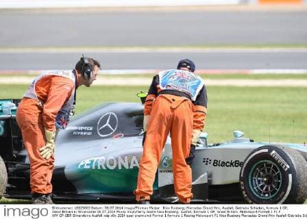 Motorsport, Formula 1, Silverstone GP, Nico Rosberg retires with gearbox damage