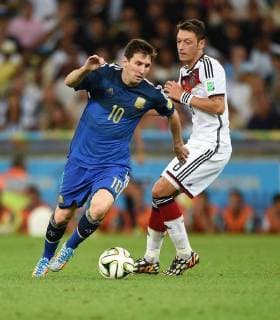 Football, Mesut Özil targeted by FC Barcelona