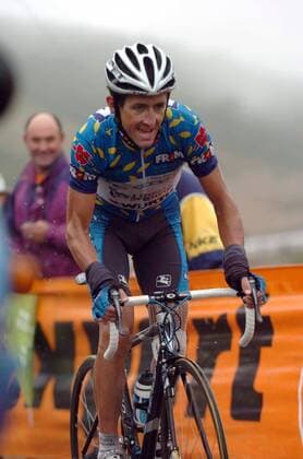 Cycling, Vuelta a Espana, stage 15, Roberto Heras takes the golden jersey