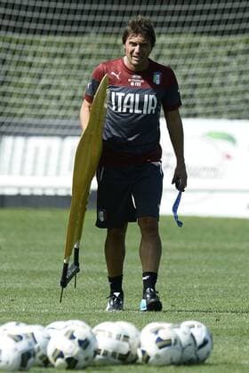 Football, Italy, Training national team with new coach Conte