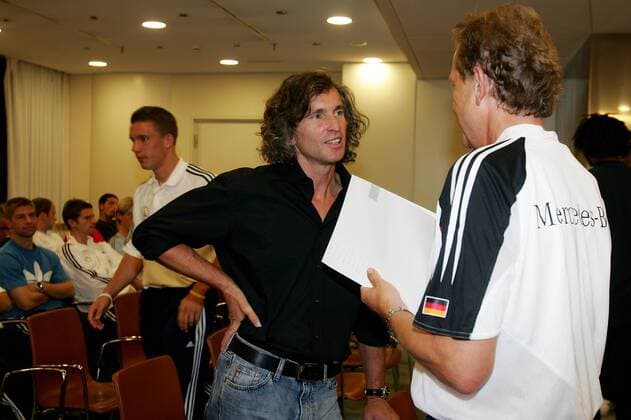 Football, training of the national team with a presentation by extreme climber Stefan Glowacz